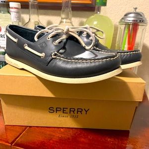 Men’s Sperry Topsiders size 9 in navy blue.